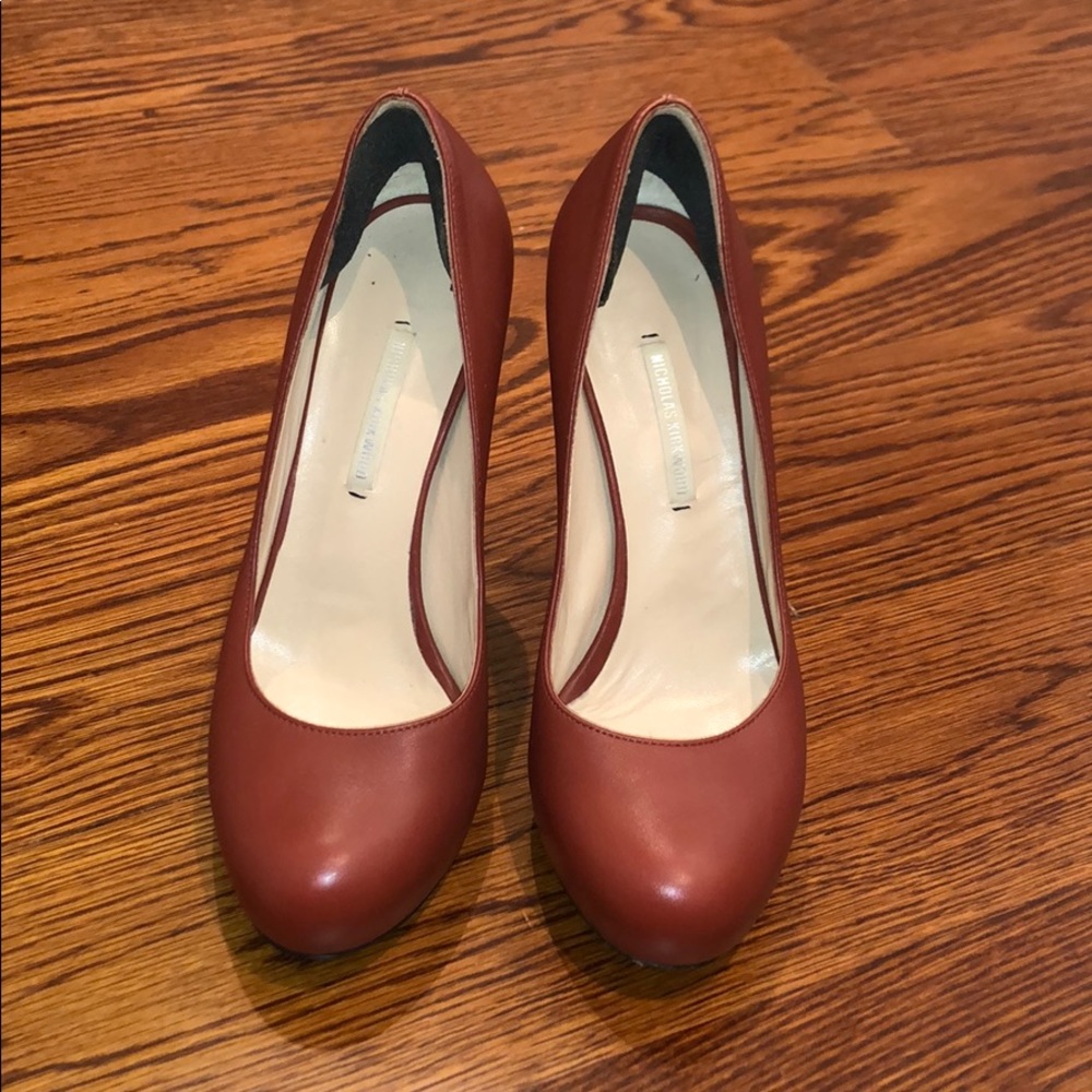 Nicholas Kirkwood round toe leather burgundy heels